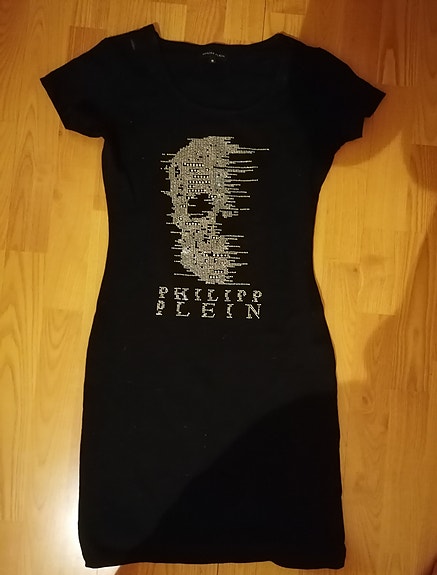 Myydään mekko hinta 4€