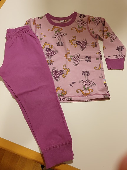 Tyttöjen pyjama 98-104 puuvillaa