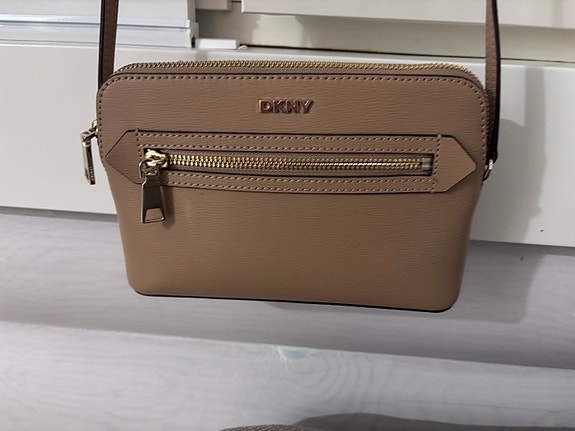 DKNY olkalaukku