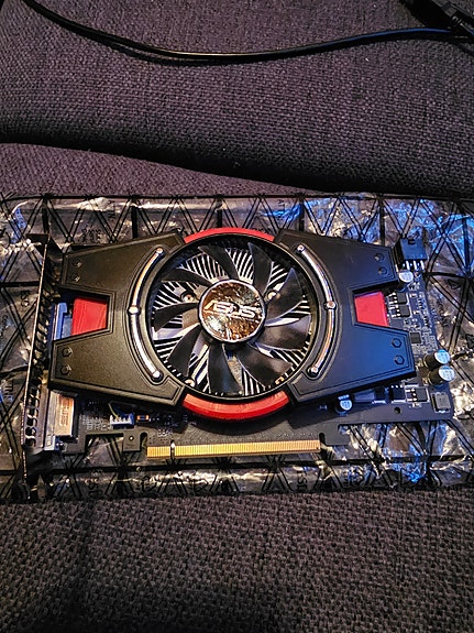 Asus ENGTX550 Ti näytönohjain