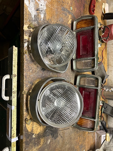 Datsun 1200etu ja takavalot