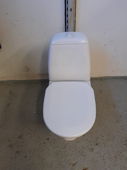 Ido Aniara wc istuimia, likaveden vaaka tasoon