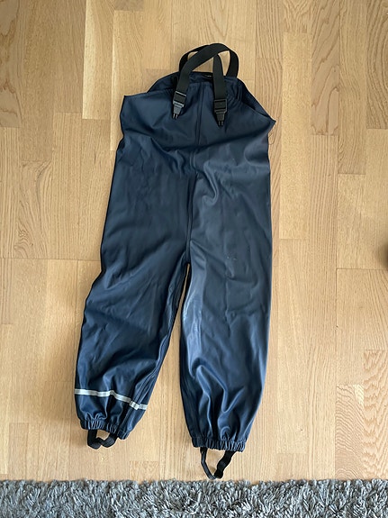 Name it sadeasu (takki ja henkselihousut) koko 104 musta unisex
