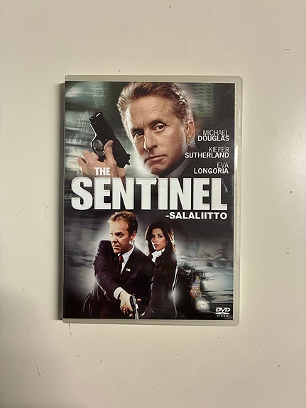 Michael Douglas, Kiefer Sutherland: "The Sentinel – Salaliitto", DVD-elokuva