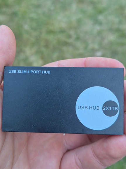 USB Slim 4-portin USB-hubi sovitin micro-USB
