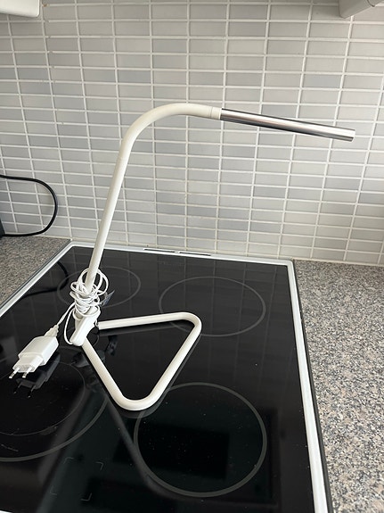 Ikea työpöydän valaisin