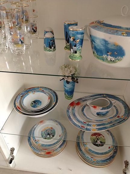 Astiasto, Apilanlehti, Rosie Wachtmeister