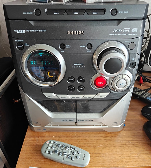 Philips stereot kaukosäätimellä