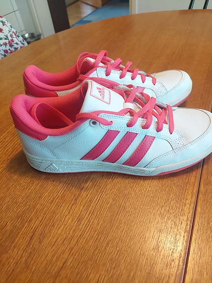 Adidaksen kengät