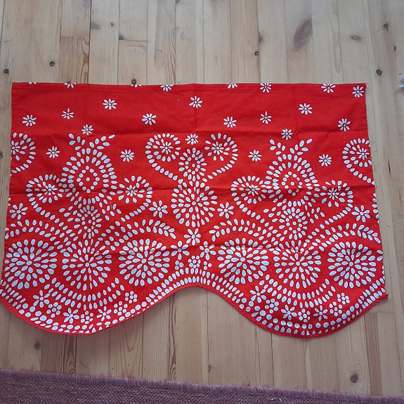 Retro pieni punainen verhokappa kuviollinen