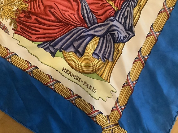 Silkkinen hermes huivi