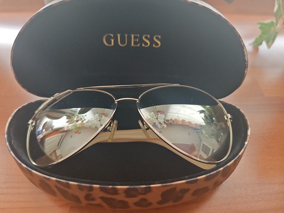 GUESS aurinkolasit naiset