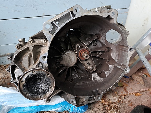 Myydään Skoda octavia 2 vaihdelaatikko 6v man.