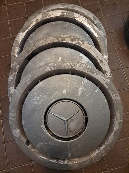 Mercedes-Benz pölykapselit