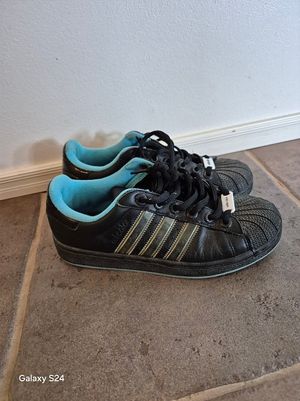 Adidas tennarit