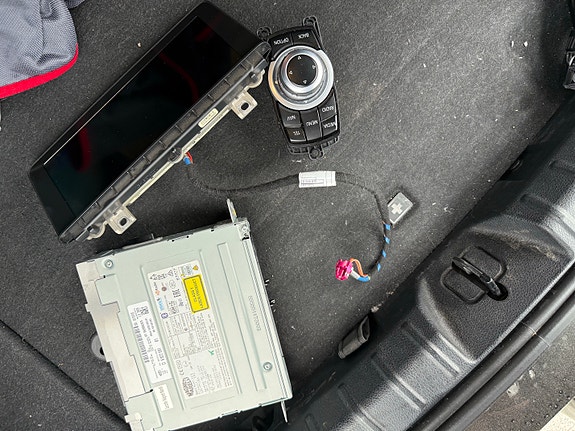 Bmw f30 Nbt systemi pro navi näytöllä