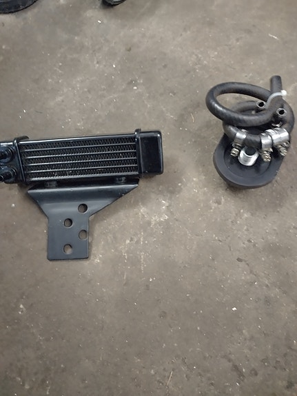 Öljyn jäähdytin Harley Davidson EVO koneeseen