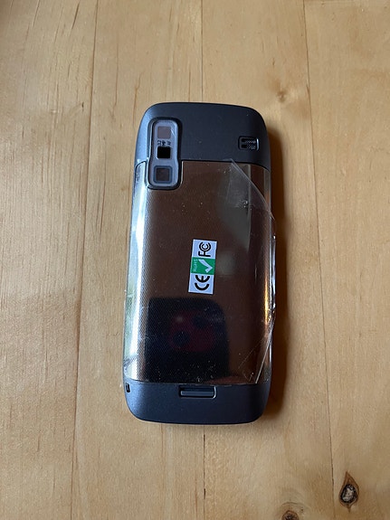 Nokia E75 takakuori