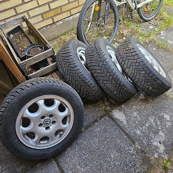 6jx15" 5x100 talvirenkaat vanteilla
