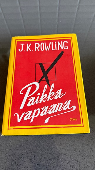 J.K. Rowling Paikka vapaana kovakantinen kirja