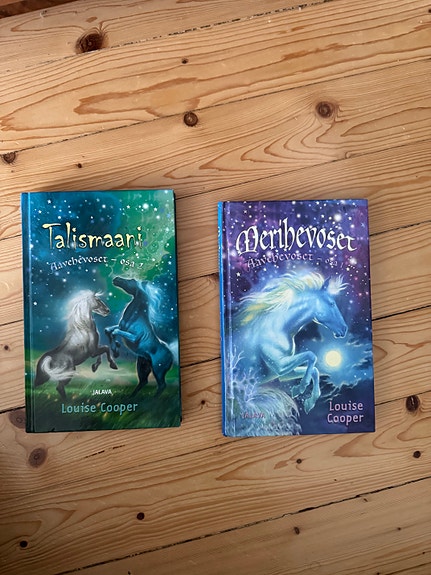 Kirjat Merihevoset ja Talismaani Louise Cooper