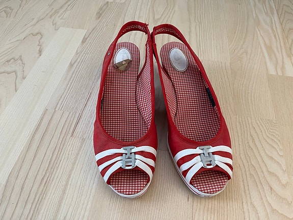 Tommy Hilfiger kengät 39