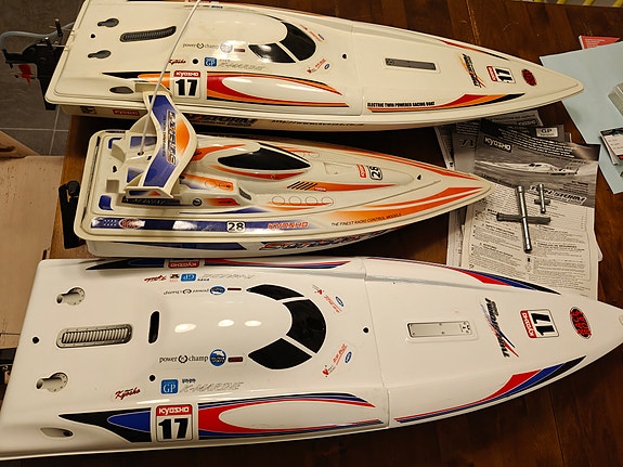2x kyosho twin storm 800 | Tori
