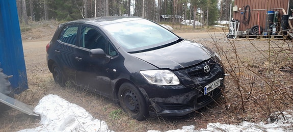 Toyota Auris varaosiksi