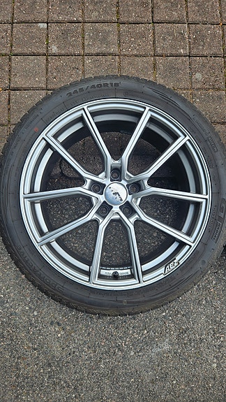 18" AEZ alumiinivanteet 245/40 renkailla