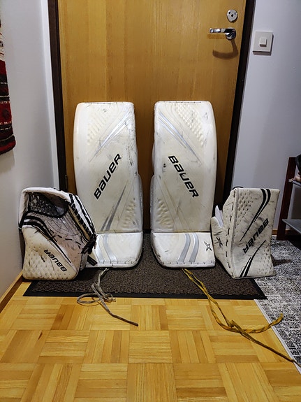 Maalivahdin patjat (34+1), räpylä ja kilpi (2X PRO Bauer)