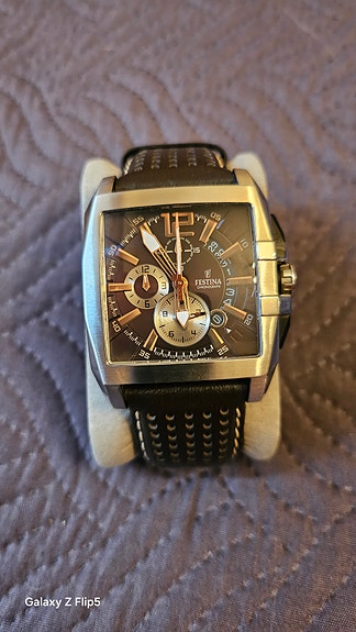Festina miesten rannekello nahkarannekkeella