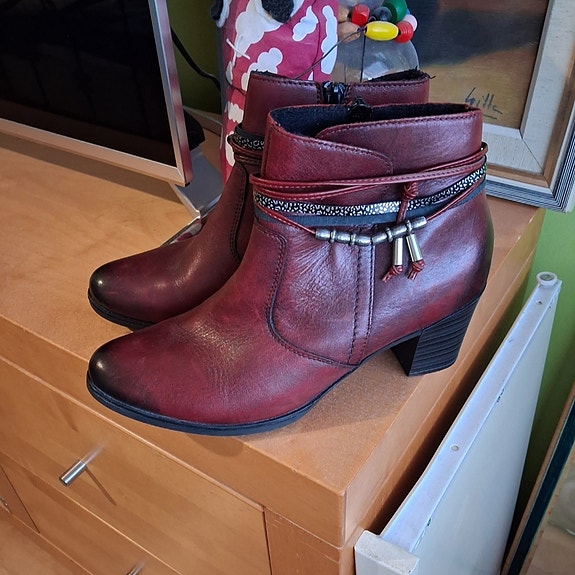Nahkanilkkurit 39