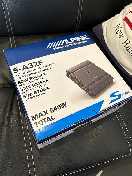 Alpine S-A32F Vahvistin