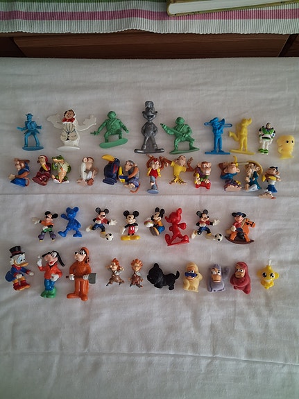 Pieniä Disney figuureja ym