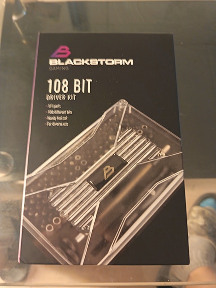 Uusi blackstorm työkalusetti elektroniikalle