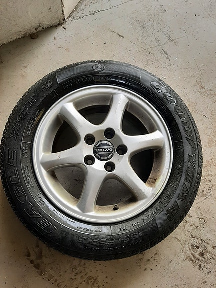 Volvo OEM Naiad 15” alkuperäisvanne + Goodyear rengas (1Kpl)
