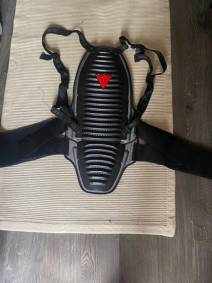 Dainese selkäpanssari