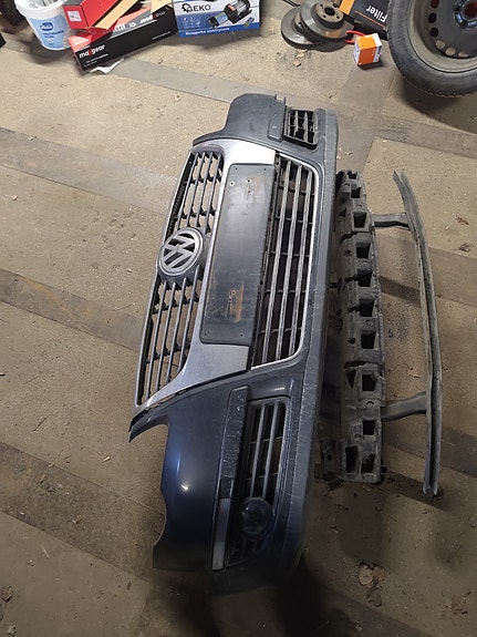VW Passat keulan osat -08