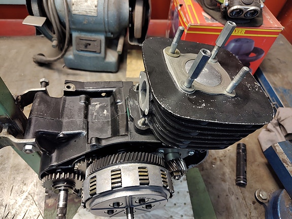 Hyväkuntoinen Suzuki DS80 moottori. Sopii Suzuki PV -runkoon.