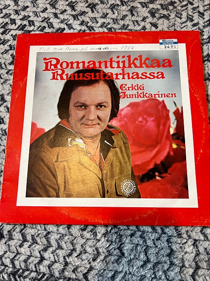 Erkki Junkkarinen – Romantiikkaa ruusutarhassa LP-levy