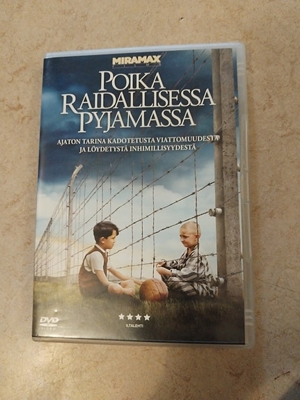 Poika raidallisessa pyjamassa DVD-elokuva