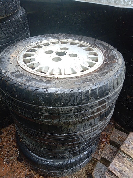 Peugeot 13' aluvanteet kesärenkailla