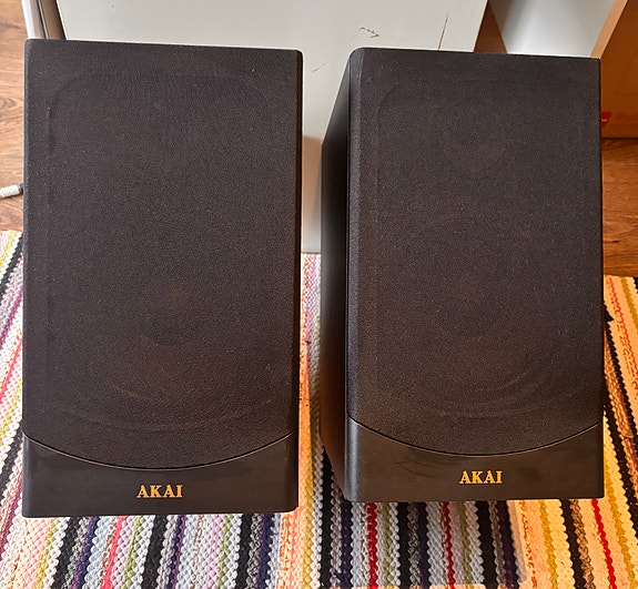 AKAI SR-500 hyllykaiuttimet