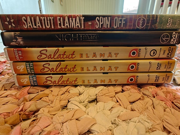 Salatut elämät
