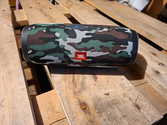 JBL Charge Bluetooth-kaiutin camo