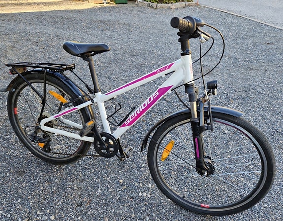 Tyttöjen pyörä 24'