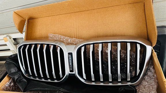 BMW X3 alkuperäinen maski -22