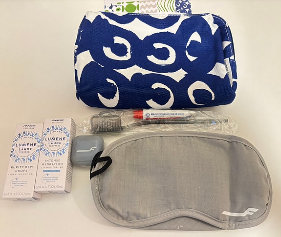 Marimekko for Finnair meikkilaukku