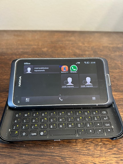 Nokia E7 klassikkopuhelin