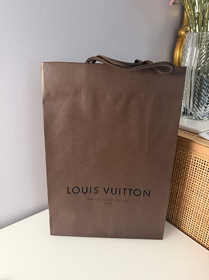 Louis Vuitton paperikassi
